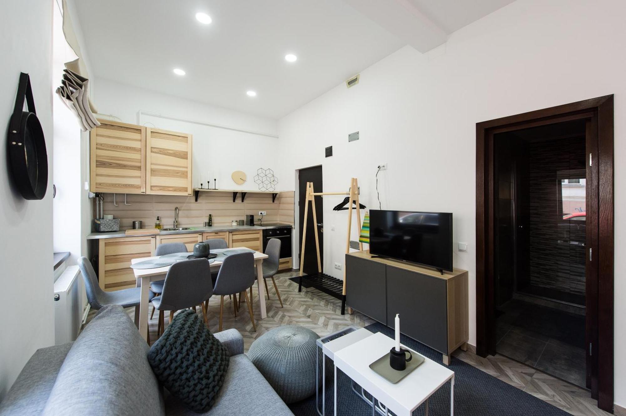 Appartement Charming Old Town Flat With Mountain View à Braşov Extérieur photo